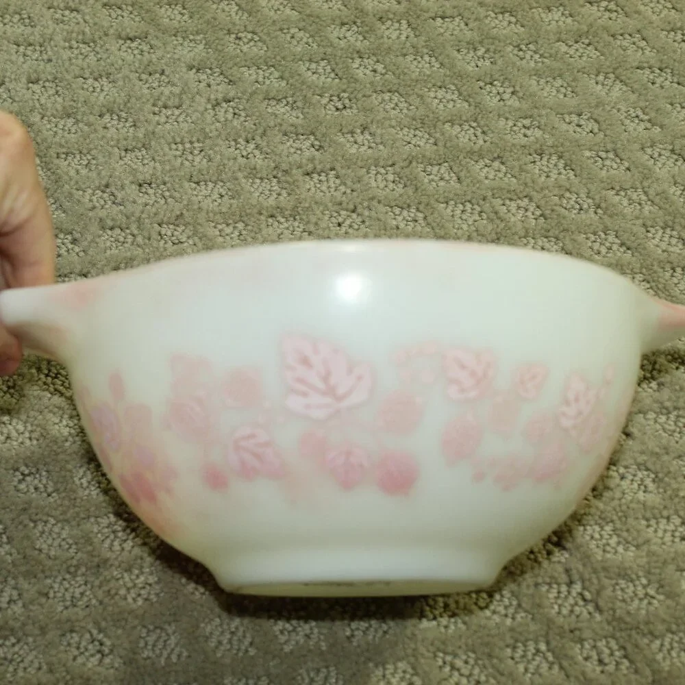Vtg Pyrex Gooseberry Pink White Cinderella Nesting Mixing Bowl #442 2.5 Qt